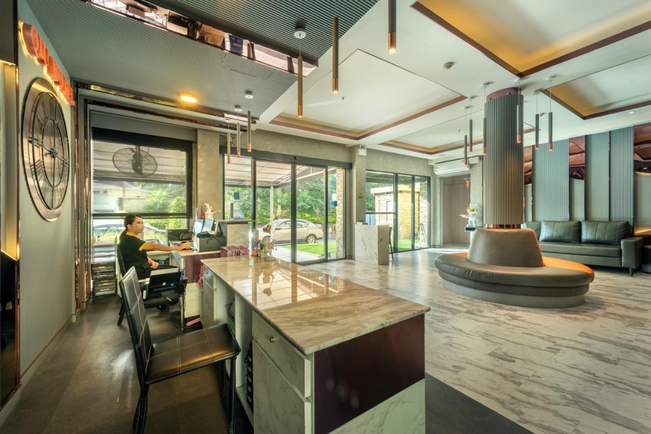 Qiu Hotel Sukhumvit Sha Plus Bangkok Bagian luar foto