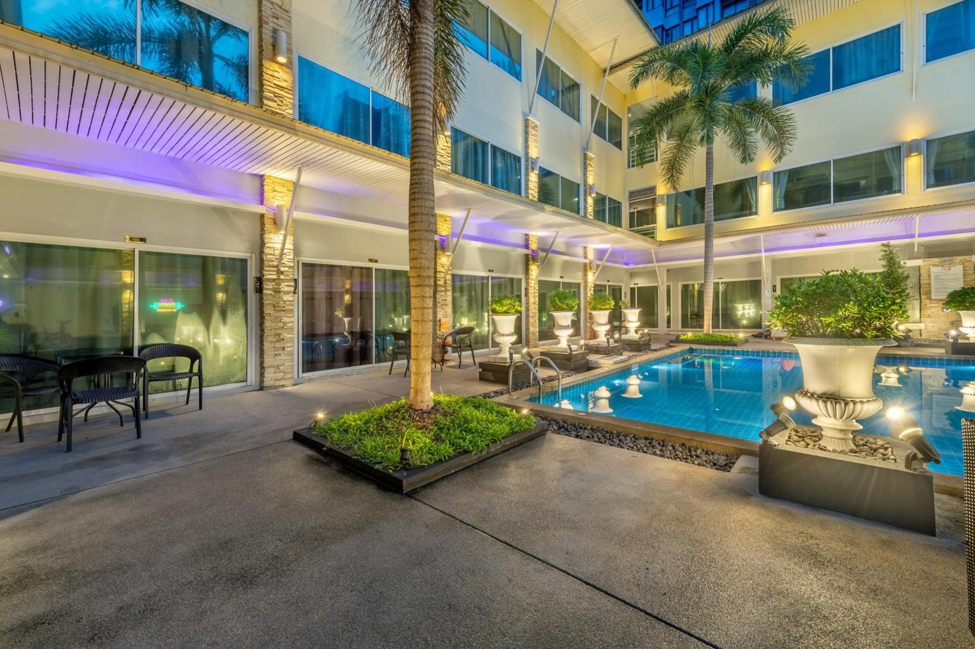 Qiu Hotel Sukhumvit Sha Plus Bangkok Bagian luar foto