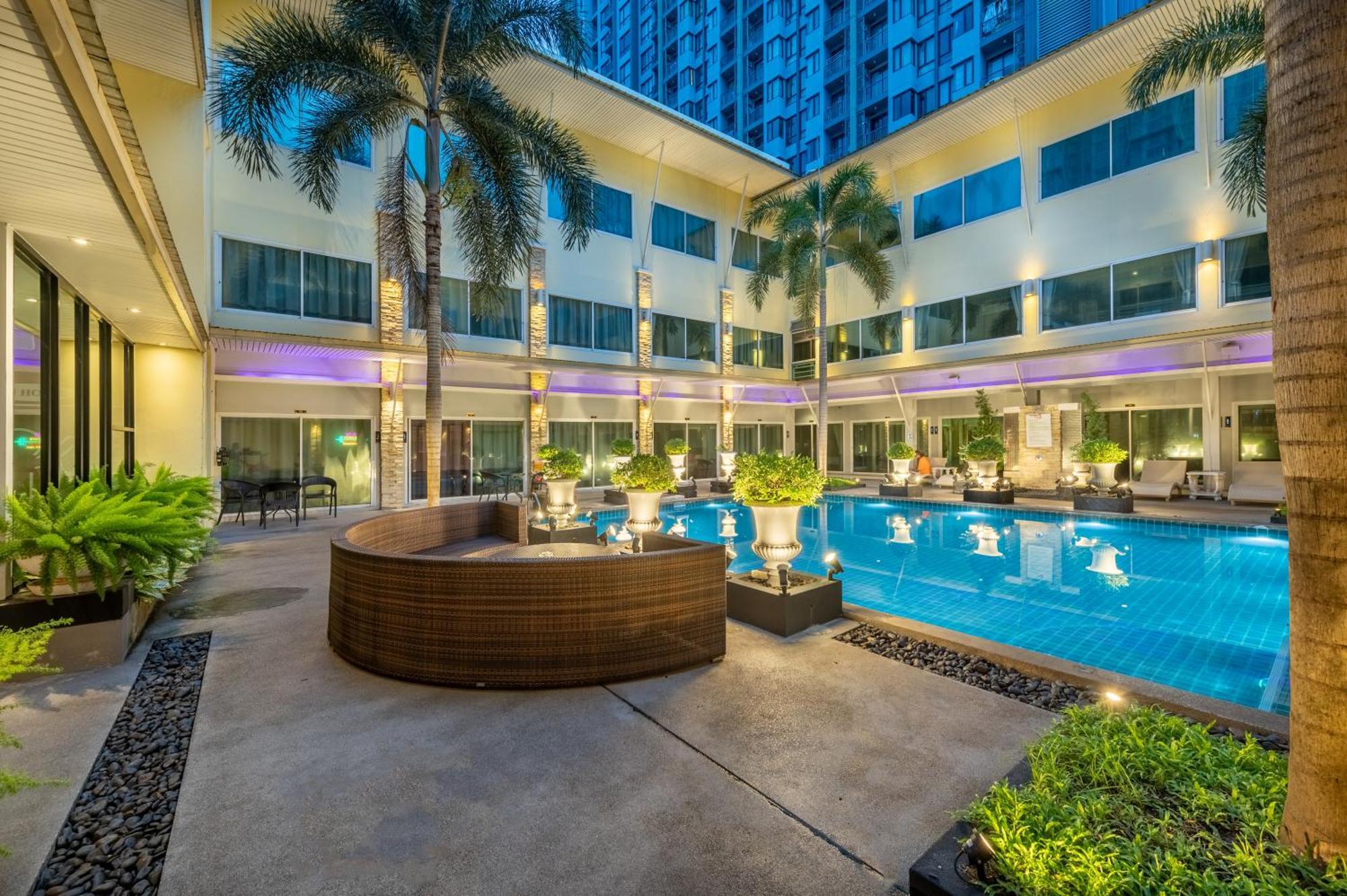 Qiu Hotel Sukhumvit Sha Plus Bangkok Bagian luar foto