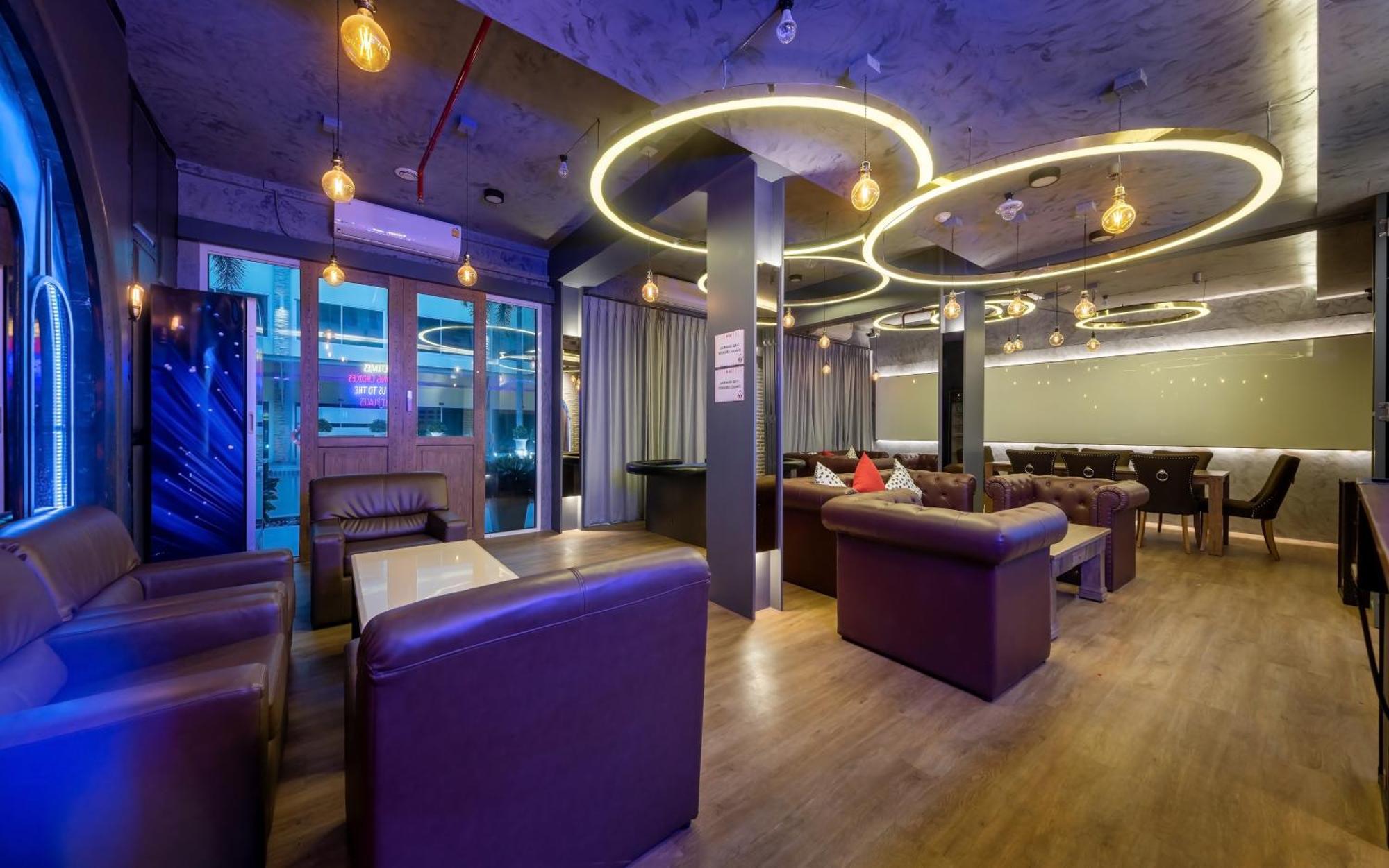 Qiu Hotel Sukhumvit Sha Plus Bangkok Bagian luar foto
